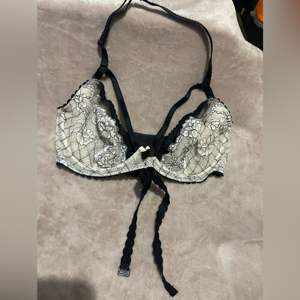 Victoria's Secret Very Sexy Black and Cream Floral Lace Bra 32DD